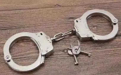 男子将上门送药志愿者打出血被拘 行政拘留7天能保释吗？