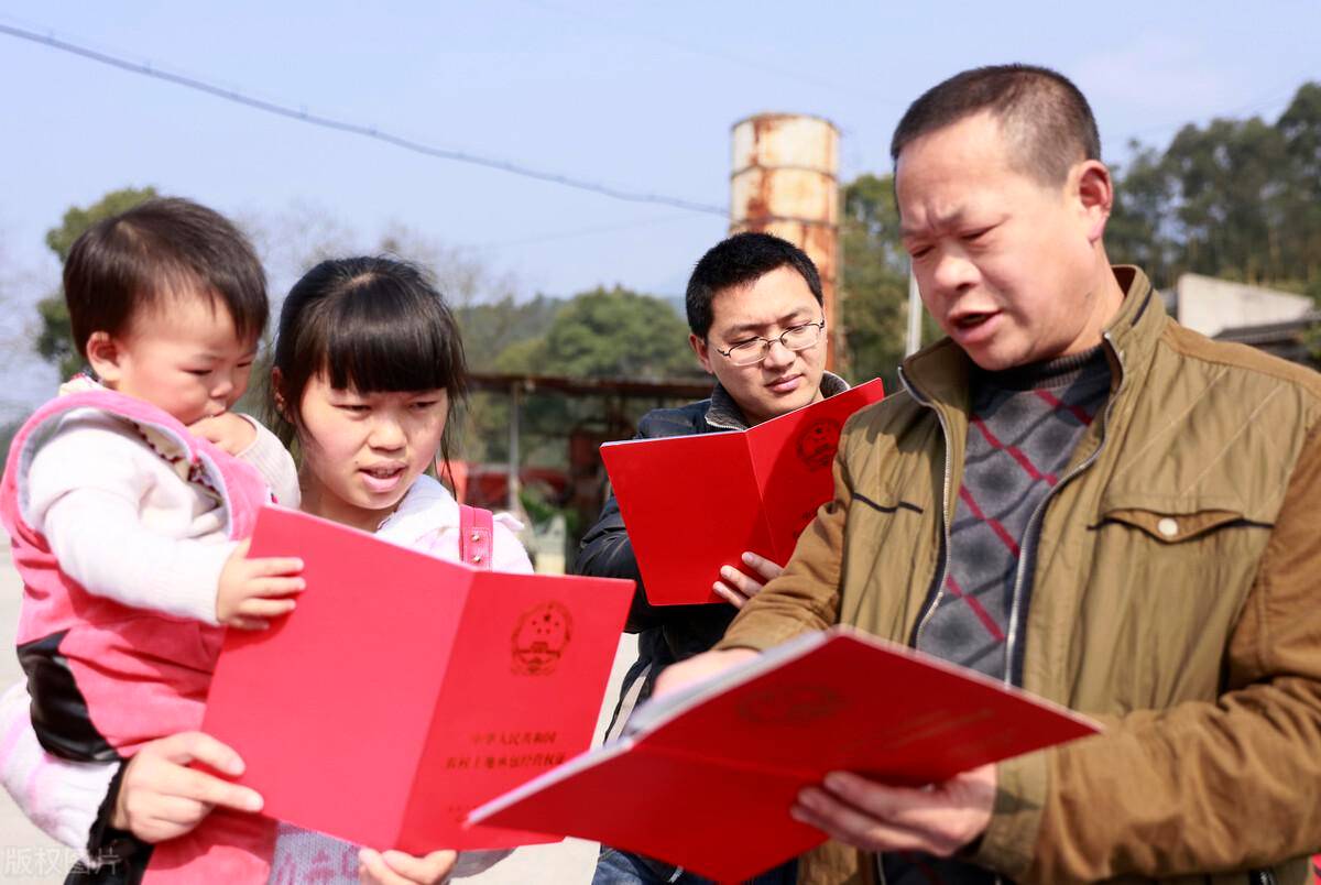 土地确权人死后土地归谁所有（最新土地确权法律法规）