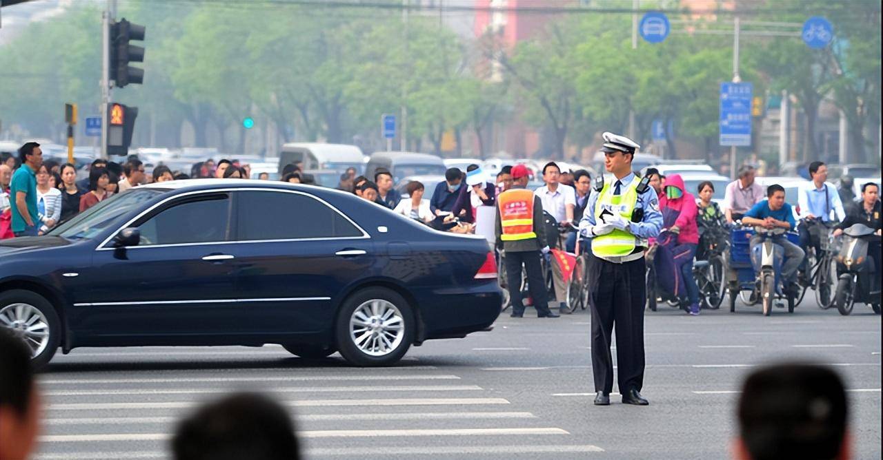 在外地开车闯红灯怎么处罚（新交规闯红灯处罚规定）