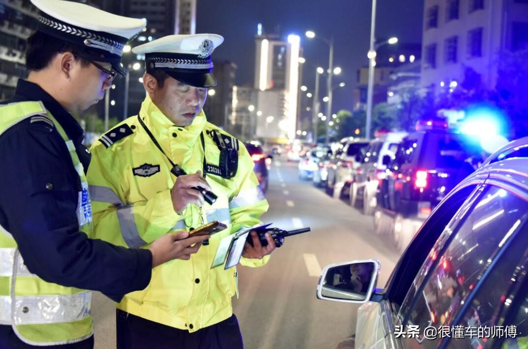 没带驾照开车怎么处理（开车没带驾驶证不用慌）