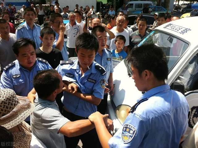 怎样才构成袭警罪（有关袭警罪的司法解释）